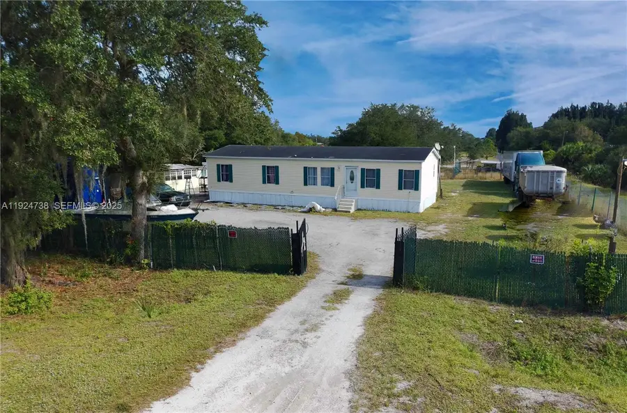 225 N Estribo St, Montura, FL 33920 - Image #2
