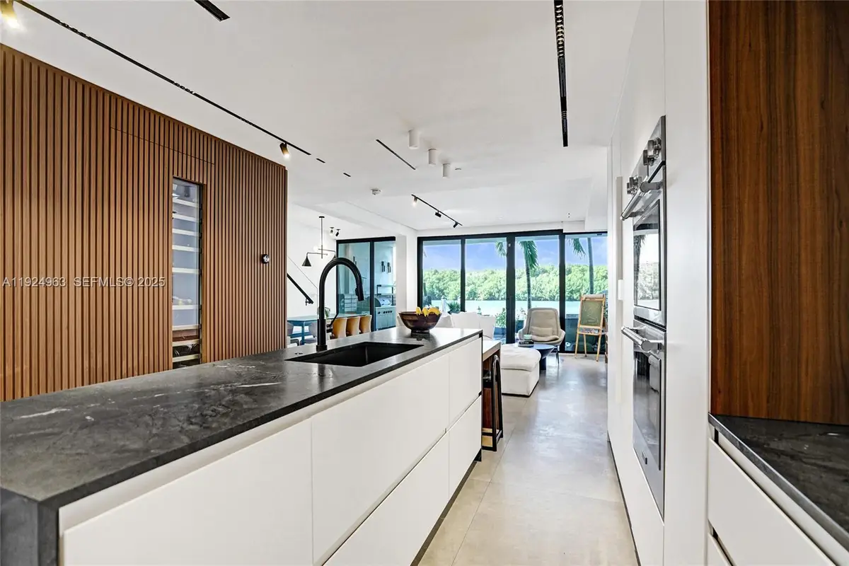 449 Poinciana Island Dr #1512, Sunny Isles Beach, FL 33160 - Image #1