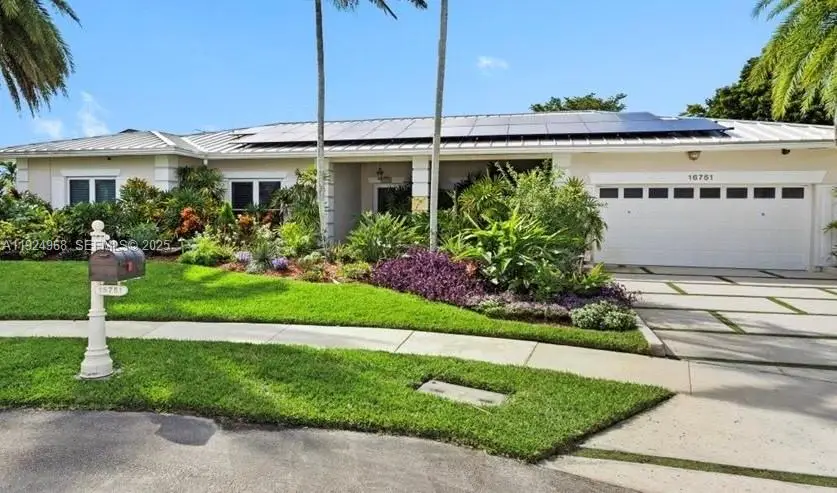 16751 Waters Edge Dr, Weston, FL 33326 - Image #2