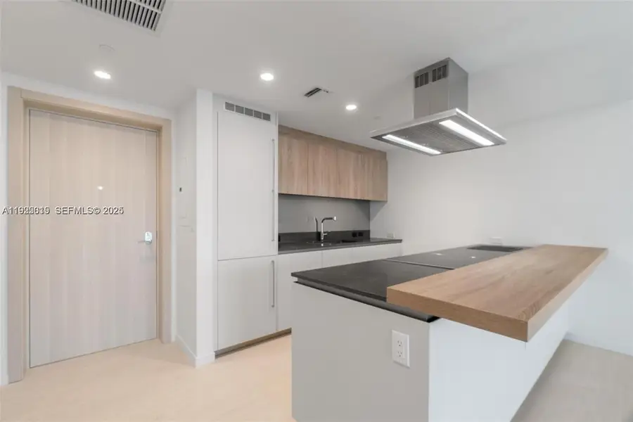 1000 Brickell Plz #3310, Miami, FL 33131 - Image #3