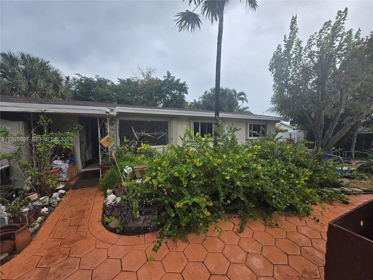 906 NE 23rd Ter, Pompano Beach, FL 33062 - Image #1