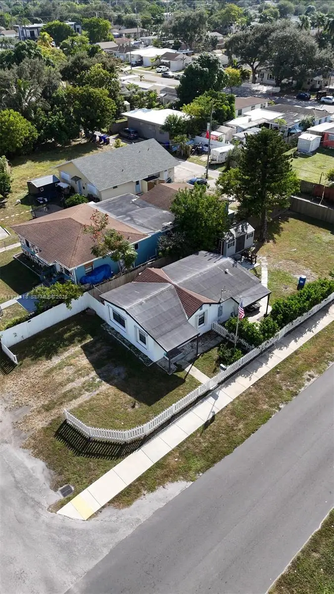 2444 Roosevelt St, Hollywood, FL 33020 - Image #1