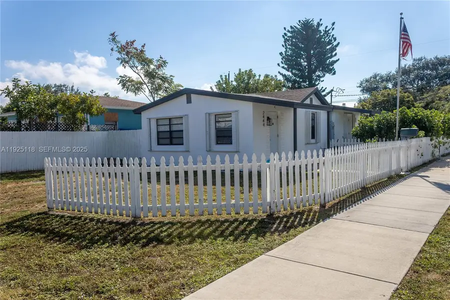 2444 Roosevelt St, Hollywood, FL 33020 - Image #3
