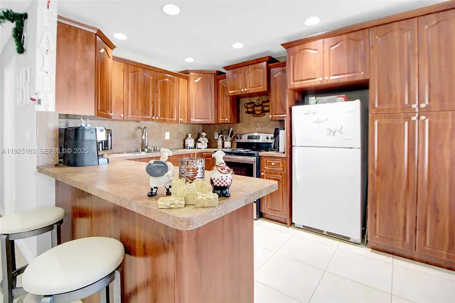 6810 Farragut St, Hollywood, FL 33024 - Image #2