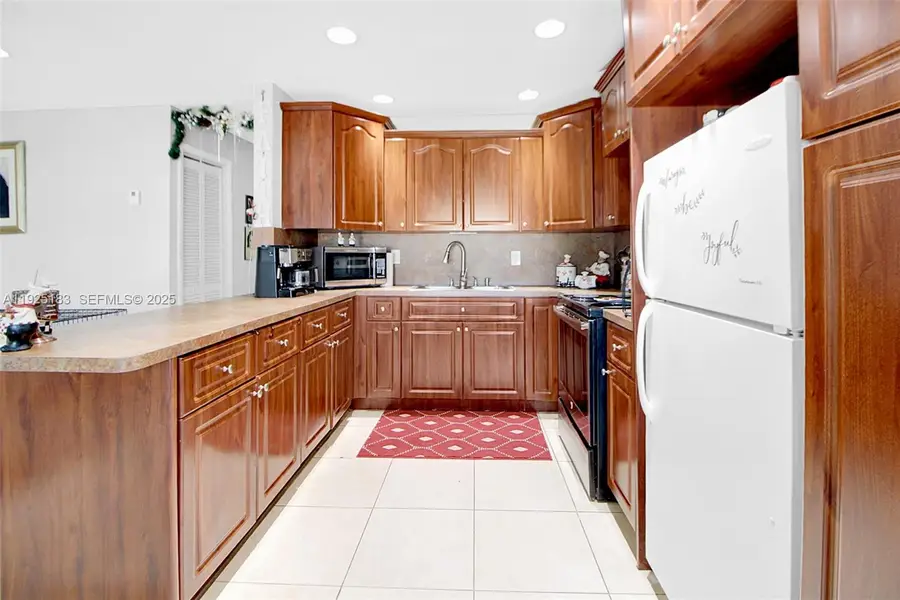 6810 Farragut St, Hollywood, FL 33024 - Image #3