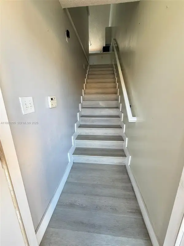 3375 W 76th St #211, Hialeah, FL 33018