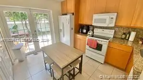 5722 NW 101st Ct, Doral, FL 33178 - Image #2