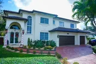 8204 NW 165 St Th, Miami Lakes, FL 33016