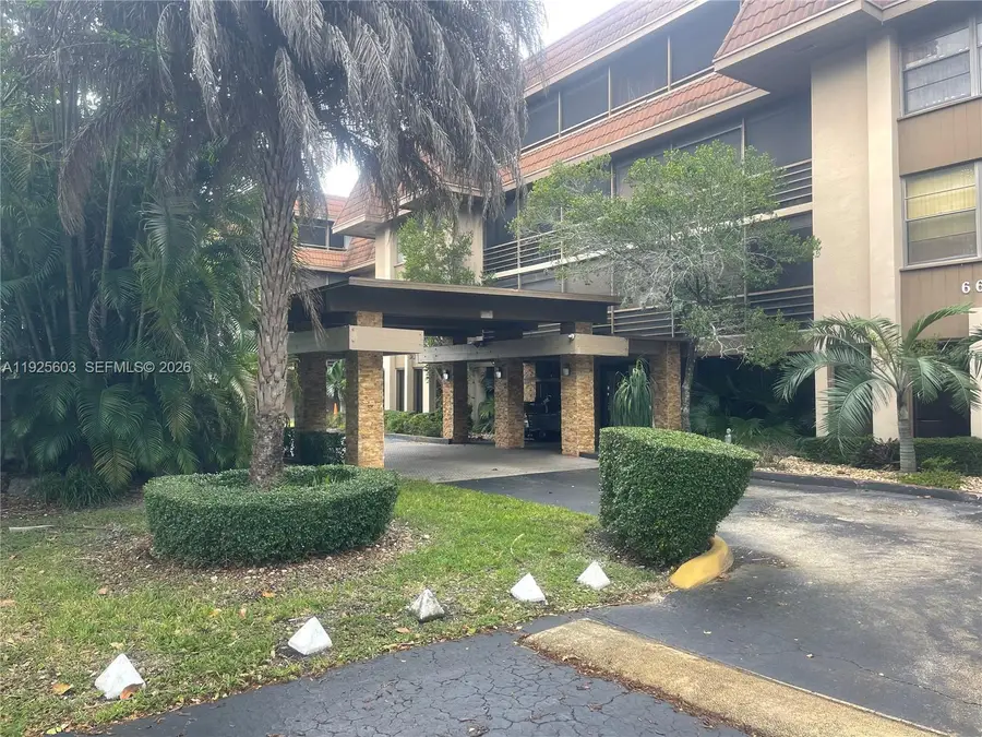 661 NE 195th St #309, Miami, FL 33179 - #3