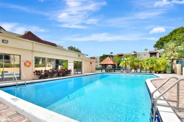 10501 W Broward Blvd #304, Plantation, FL 33324