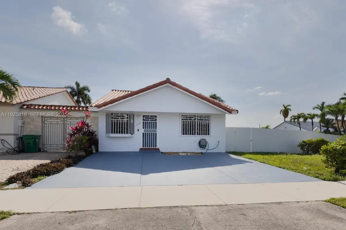 9098 NW 114th St, Hialeah Gardens, FL 33018 - Image #1