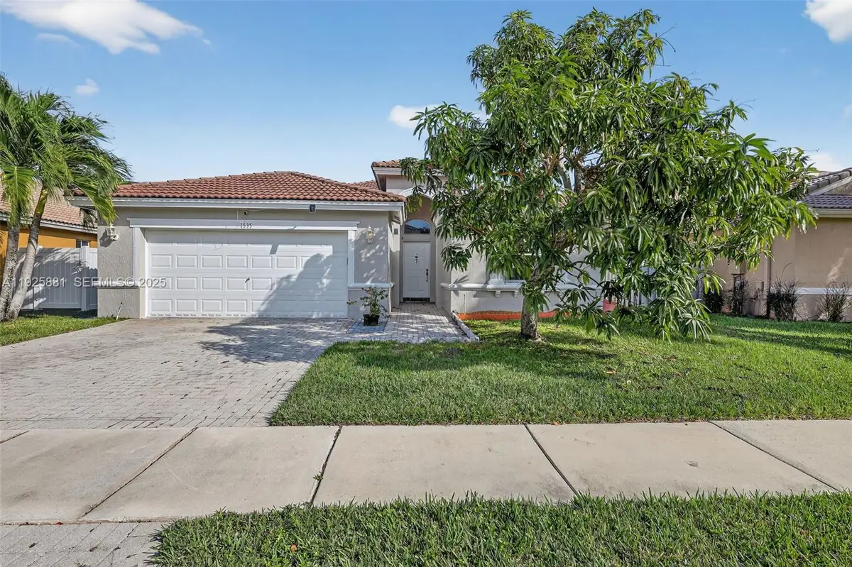 1535 SW 187th Ave, Pembroke Pines, FL 33029 - Image #1