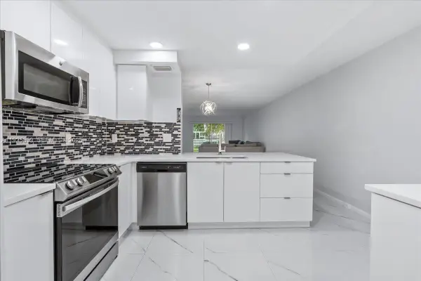 2303 Lucaya Ln #E2, Coconut Creek, FL 33066