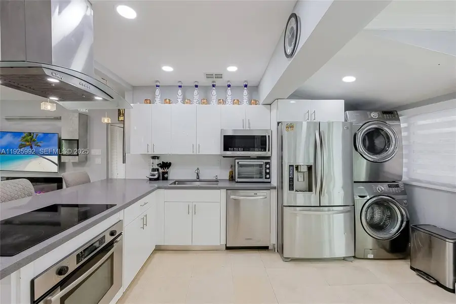 Address Withheld By Seller, Hollywood, FL 33020 - Image #2