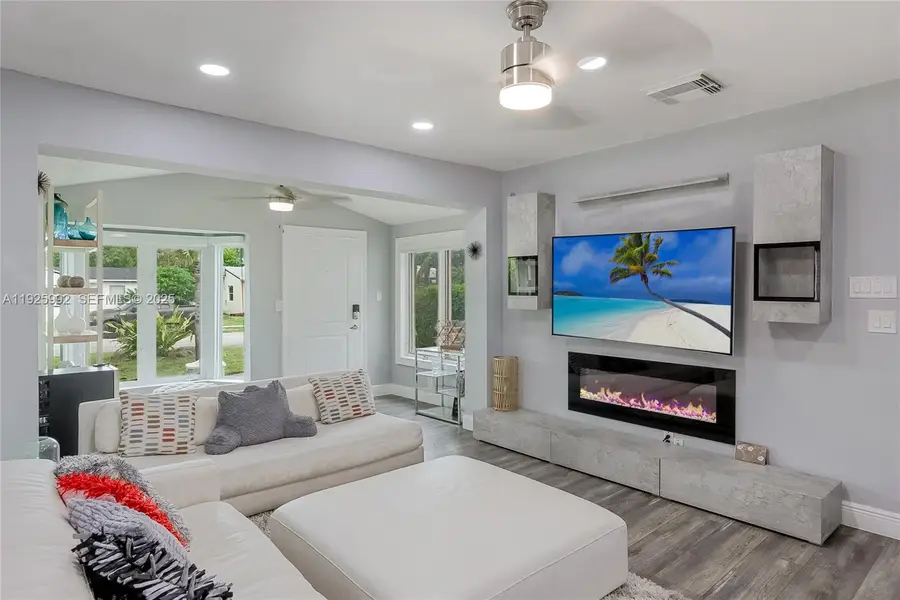 Address Withheld By Seller, Hollywood, FL 33020 - Image #3