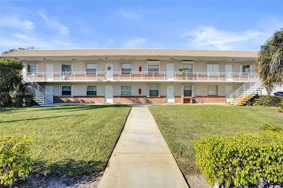 243 Castlewood Dr #2, North Palm Beach, FL 33408 - Image #2