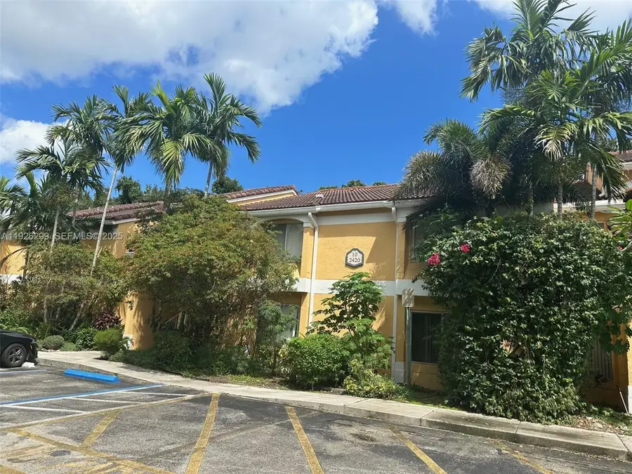 2420 NW 33rd St #1011, Oakland Park, FL 33309 - Image #2