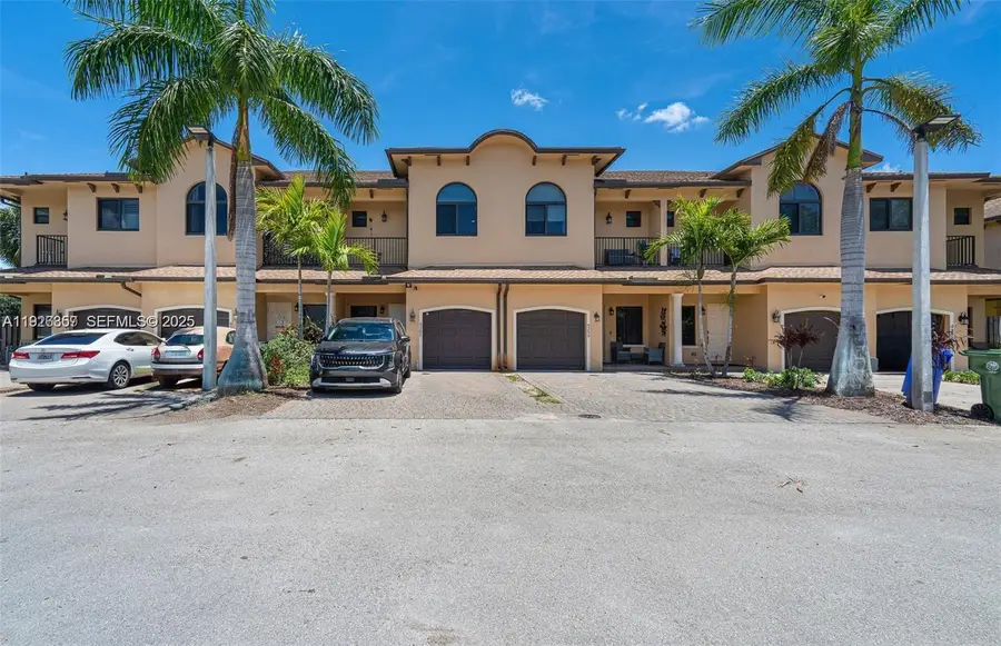 9265 NW 16th St, Pembroke Pines, FL 33024 - Image #3