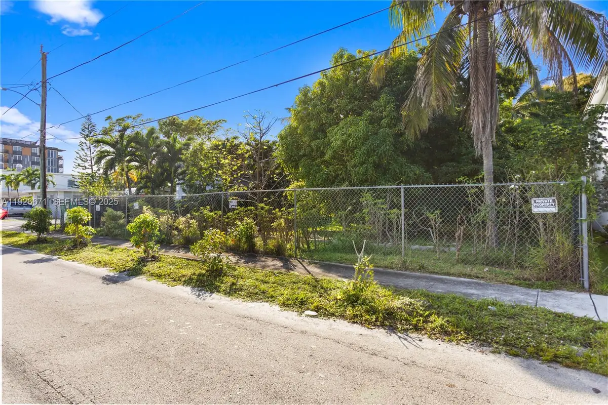 425 NW 7th Ter, Fort Lauderdale, FL 33311 - Image #1