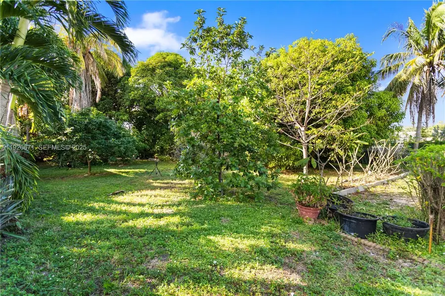 425 NW 7th Ter, Fort Lauderdale, FL 33311 - Image #2