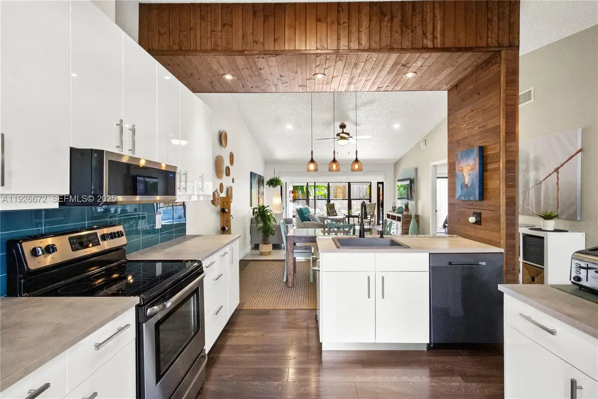 1056 E Lakes Dr, Deerfield Beach, FL 33064 - Image #1