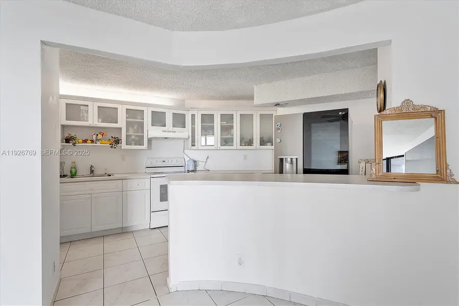 600 Parkview Dr #611, Hallandale Beach, FL 33009 - Image #3