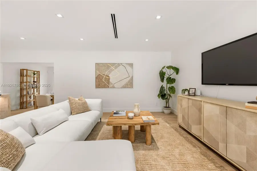 6011 Maynada St, Coral Gables, FL 33146 - Image #2