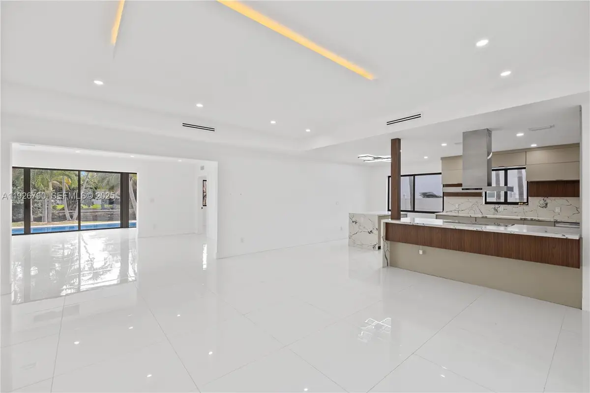 1200 Cleveland Rd, Miami Beach, FL 33141 - Image #1