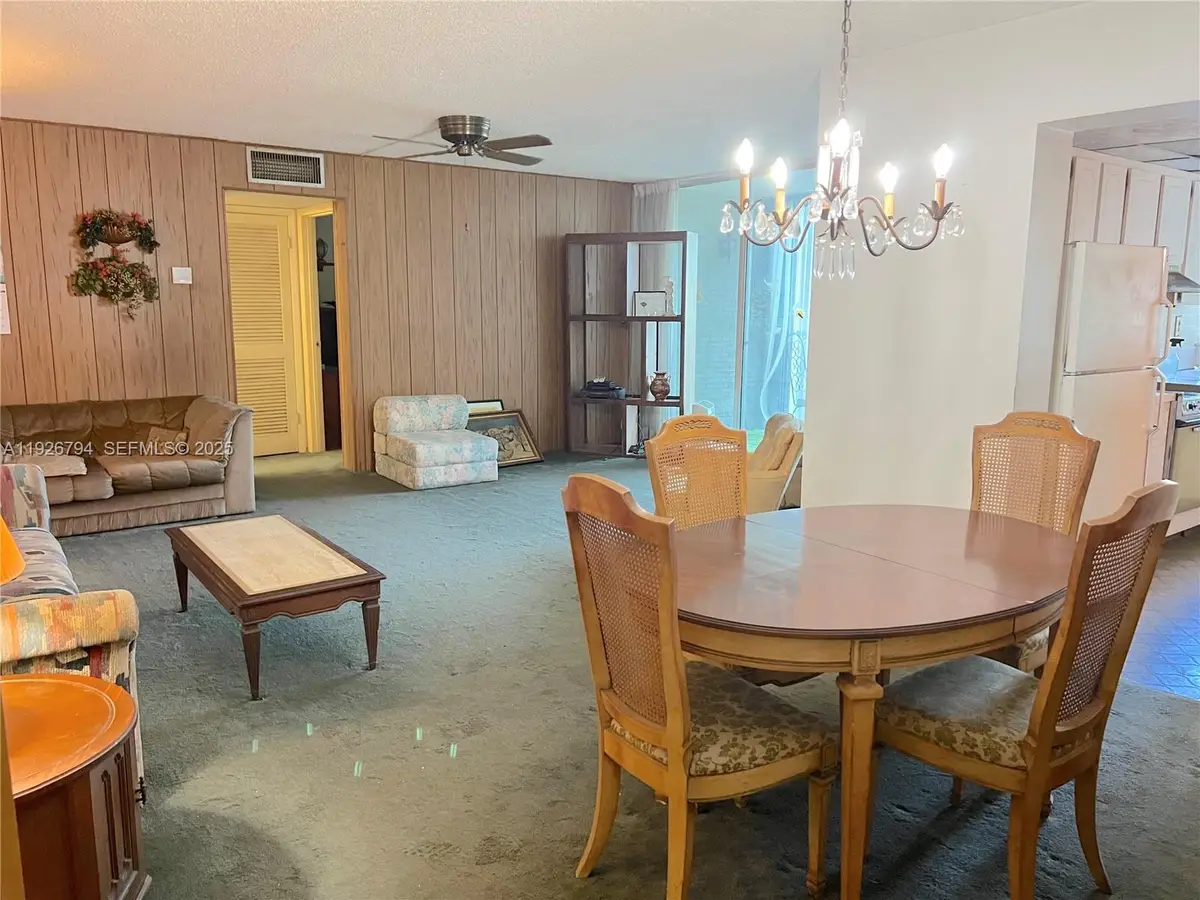 942 NE 199th St #2B, Miami, FL 33179 - Image #1