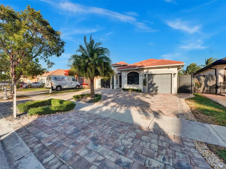 19901 NW 77th Ct, Hialeah, FL 33015 - Image #2