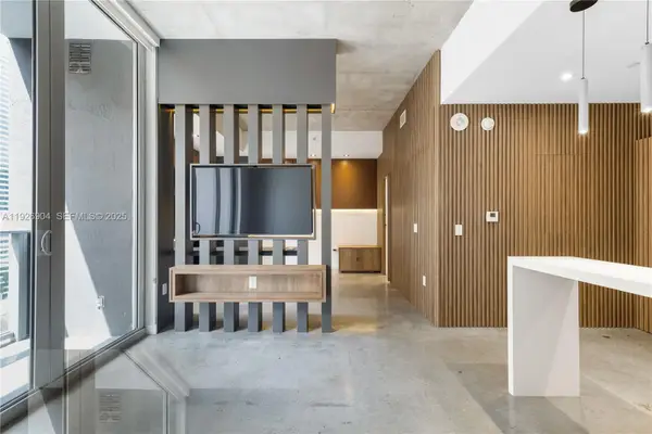 151 SE 1st St #905, Miami, FL 33131