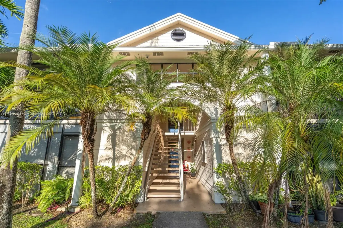 907 NE 199th St #101, Miami, FL 33179 - Image #1