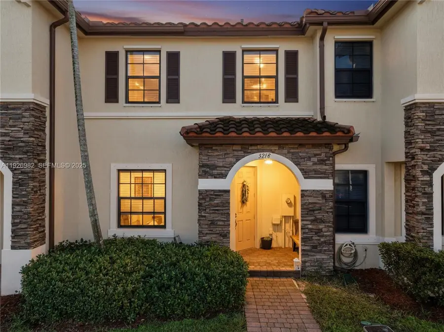 3218 SE 5th Ct, Homestead, FL 33033 - Image #2