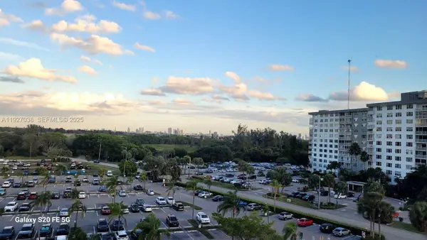 4001 Hillcrest Dr #705, Hollywood, FL 33021