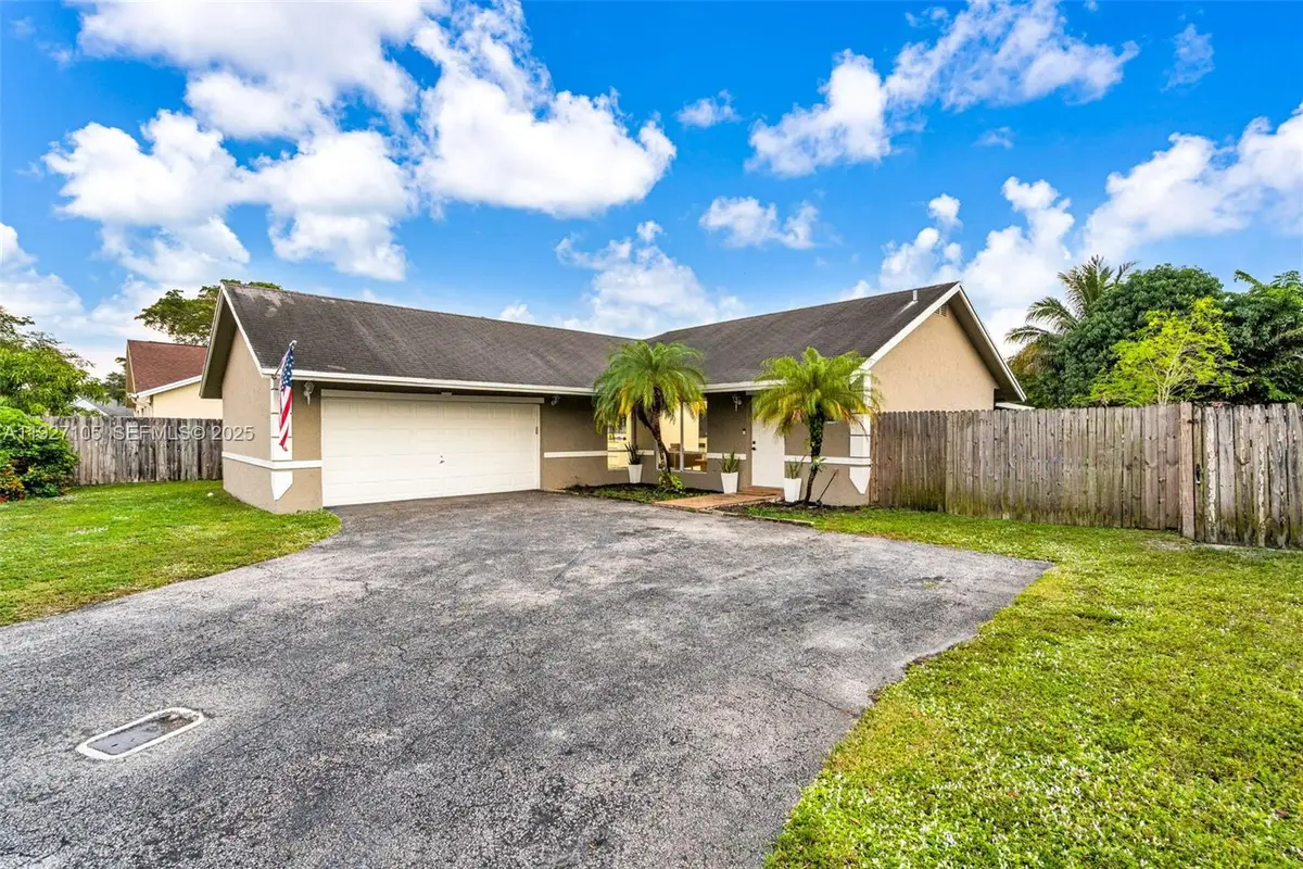 10380 SW 49th Pl, Cooper City, FL 33328 - Image #1