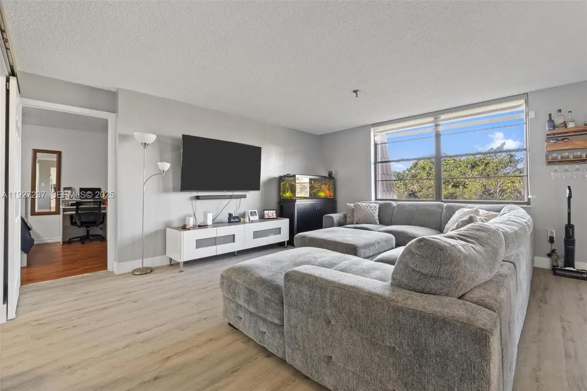 661 NE 195th St #408, Miami, FL 33179 - Image #1