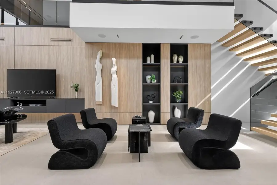 1008 NE 114th St, Biscayne Park, FL 33161 - Image #3