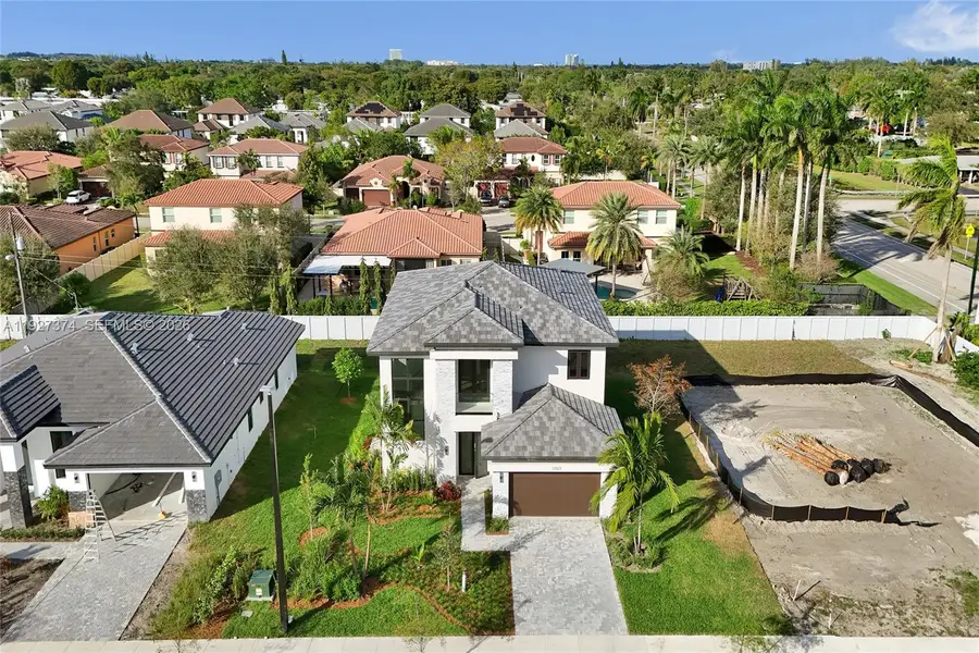 13023 Davie Oaks Dr, Davie, FL 33325 - Image #2