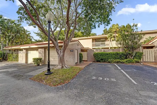 2305 Saint Andrews Rd #129, Hollywood, FL 33021