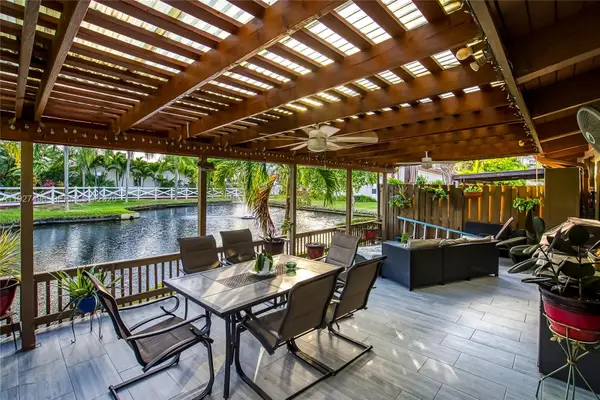 2669 S Parkview Dr, Hallandale Beach, FL 33009