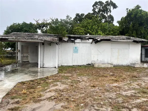 4240 NE 3rd Ave, Deerfield Beach, FL 33064