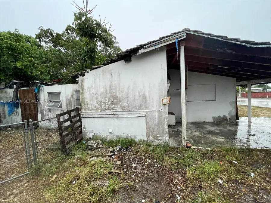 4240 NE 3rd Ave, Deerfield Beach, FL 33064 - Image #2