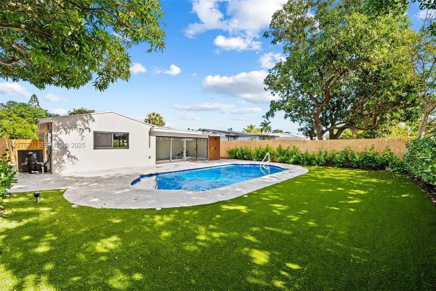 230 NE 43rd St, Oakland Park, FL 33334 - Image #2