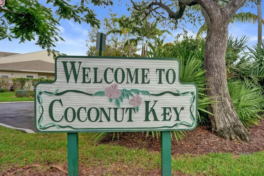 251 W Hemingway Cir, Margate, FL 33063 - Image #2