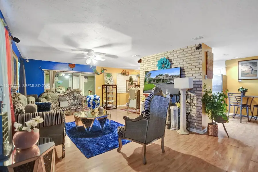 251 W Hemingway Cir, Margate, FL 33063 - Image #3