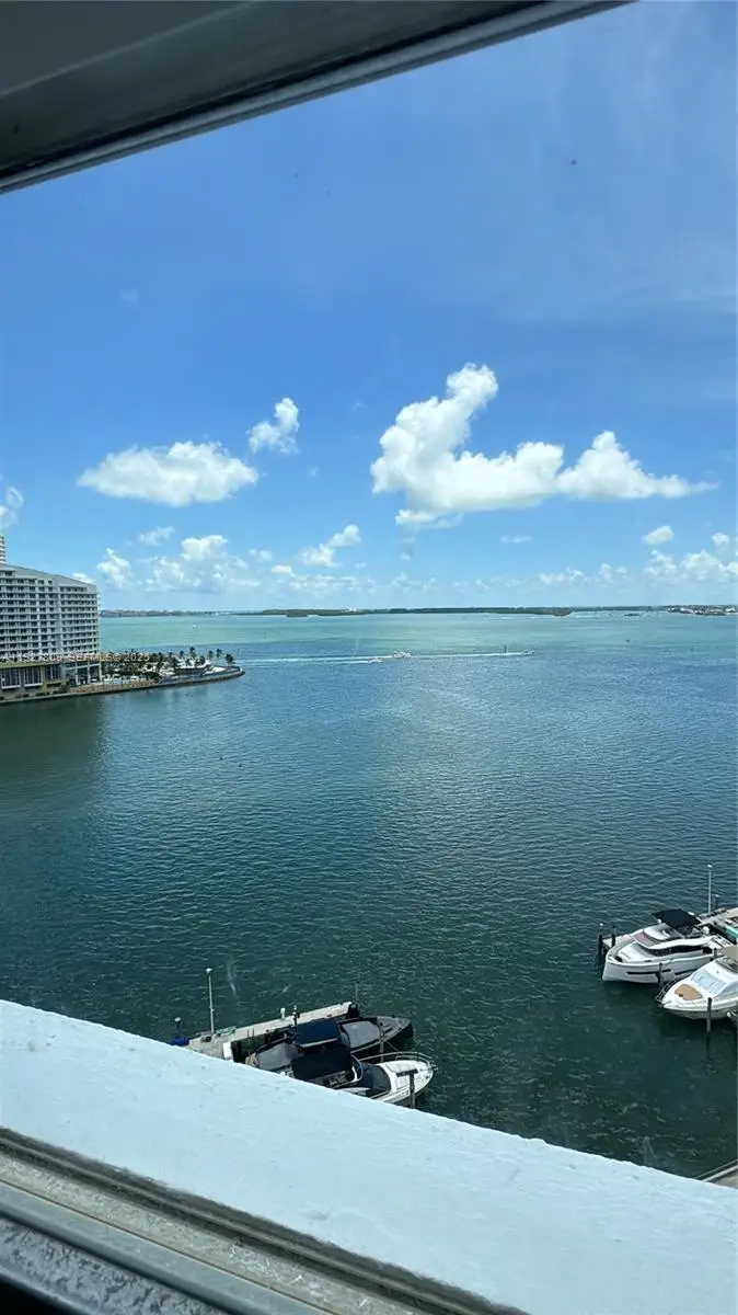 905 Brickell Bay Dr #1530, Miami, FL 33131 - Image #3