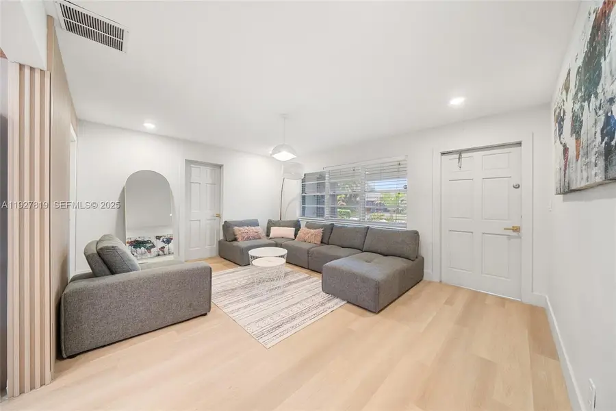 331 NE 42nd Ct, Oakland Park, FL 33334 - Image #2