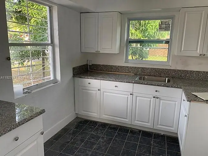 10 NW 28th Way, Fort Lauderdale, FL 33311 - Image #2