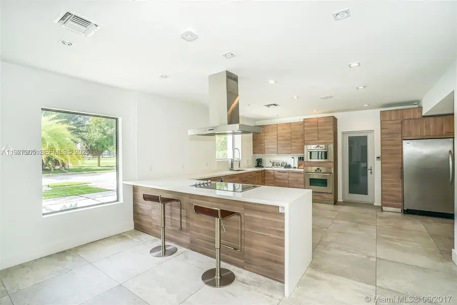 1001 Fairway Dr, Miami Beach, FL 33141 - Image #3