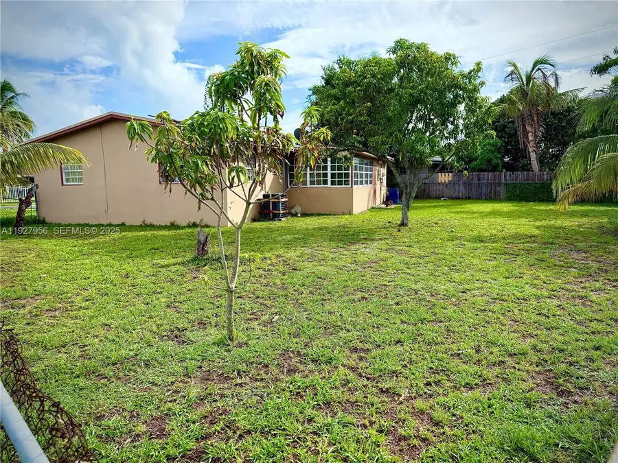 701 NW 176th Ter, Miami Gardens, FL 33169 - Image #2